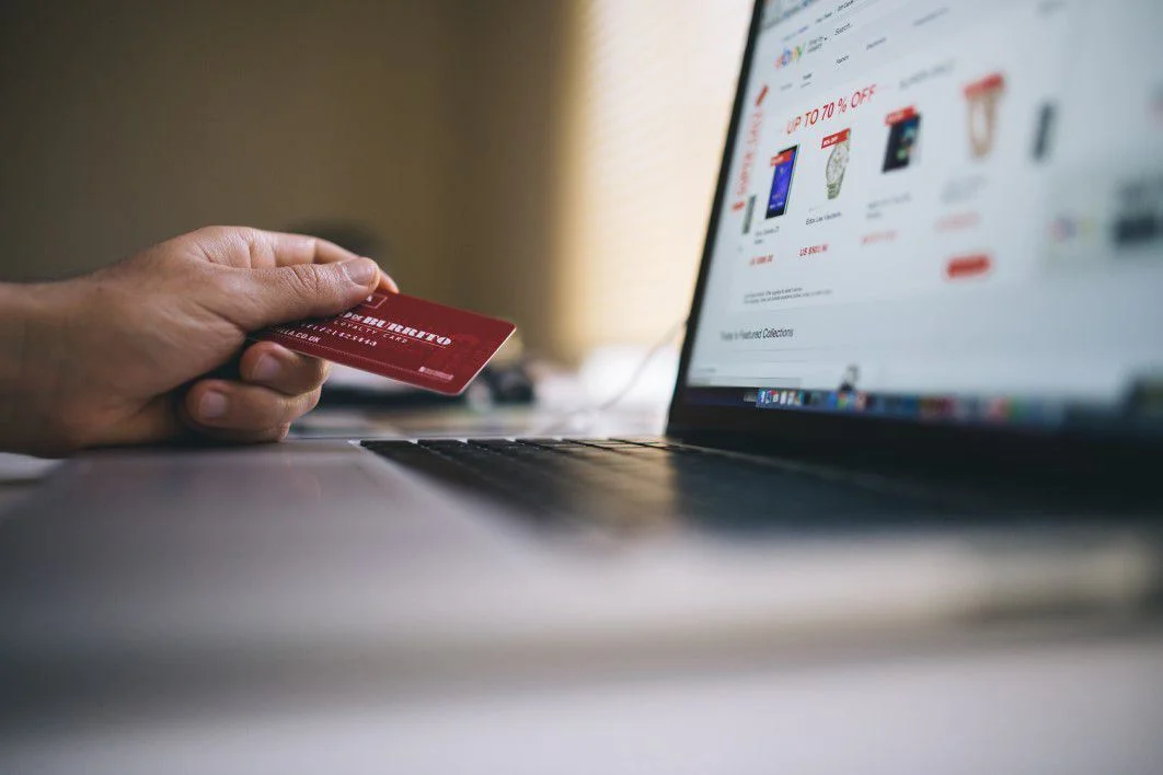ecommerce buying on a mac free photo