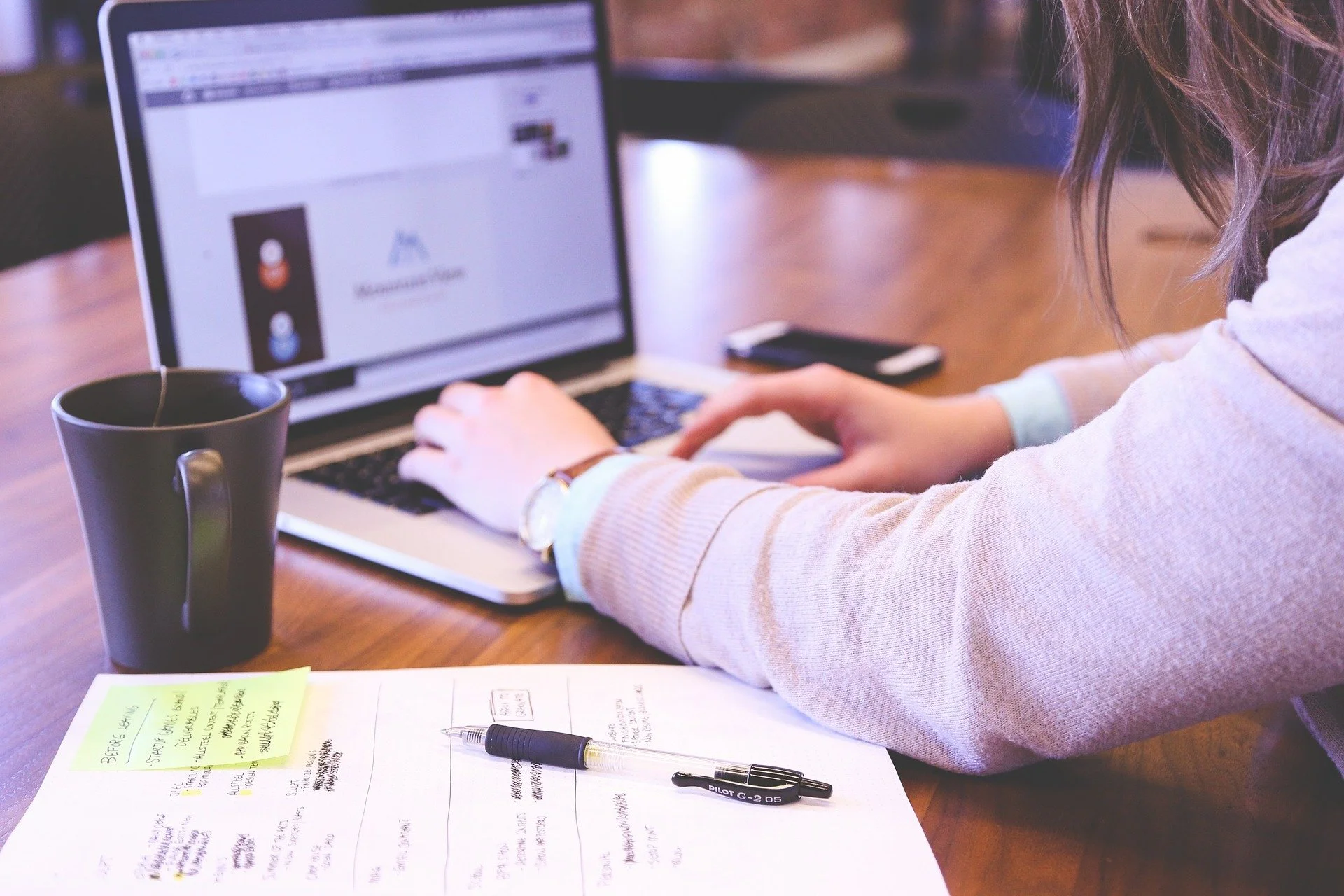 1-online-shopping-student-